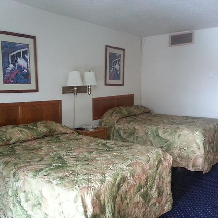America'S Best Inn & Suites Clarksville كلاركسفيل الغرفة الصورة