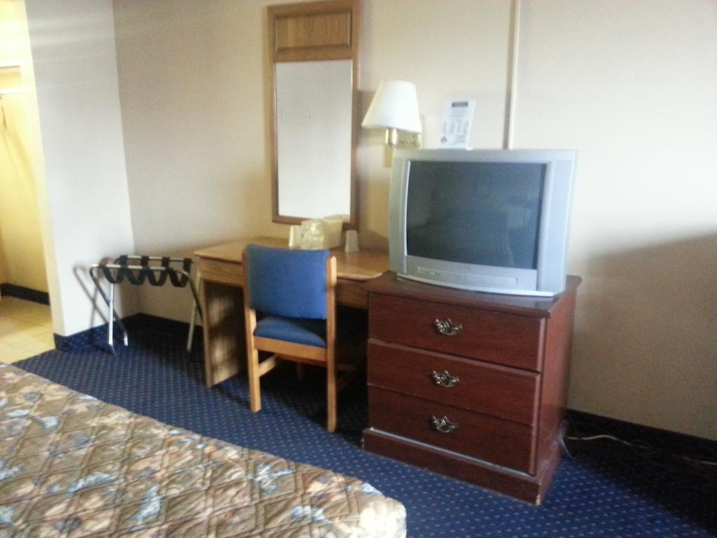 America'S Best Inn & Suites Clarksville كلاركسفيل الغرفة الصورة